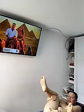 LaraCaliente online show from April 13, 2026, 1:59 pm