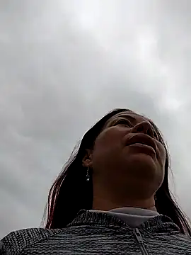 LaraCaliente online show from February 13, 2026, 1:00 pm