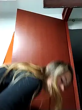 LaraCaliente online show from October 17, 2025, 7:55 am