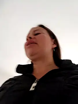 LaraCaliente online show from October 25, 2025, 12:50 pm