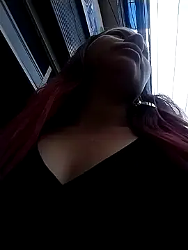 LaraCaliente online show from February 7, 2026, 4:15 pm