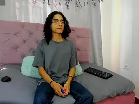 EthanBlackwoodd online show from November 11, 2025, 6:47 pm