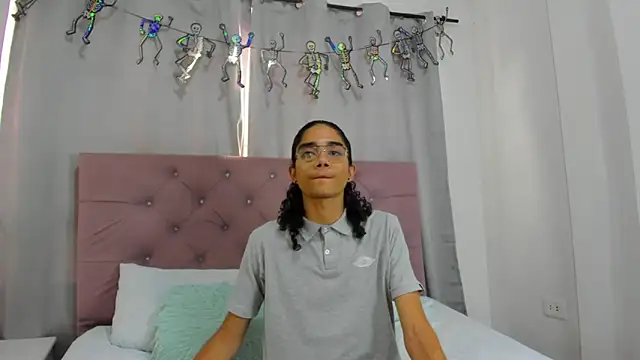 EthanBlackwoodd online show from December 5, 2025, 7:45 pm