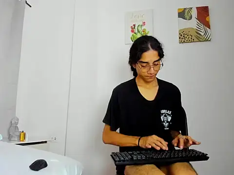 EthanBlackwoodd online show from October 7, 2025, 7:48 pm