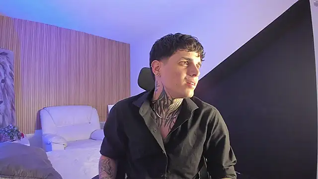 Declan-Fox online show from November 25, 2025, 5:19 am