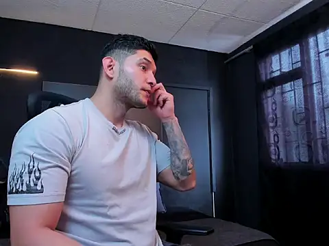 Snapshot of RichardMilleer chatting on October 8, 2025, 2:07 pm RichardMilleer online show from October 8, 2025, 2:07 pm