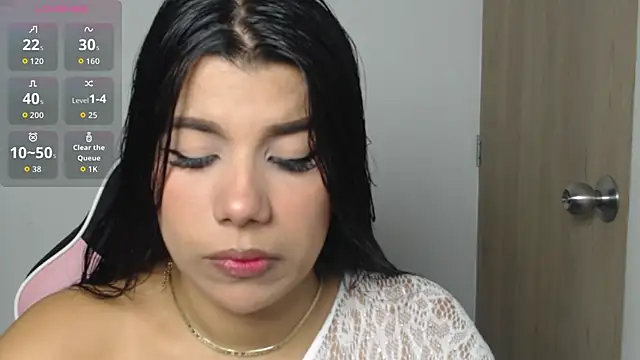 MayaScott11 online show from December 5, 2025, 7:01 pm