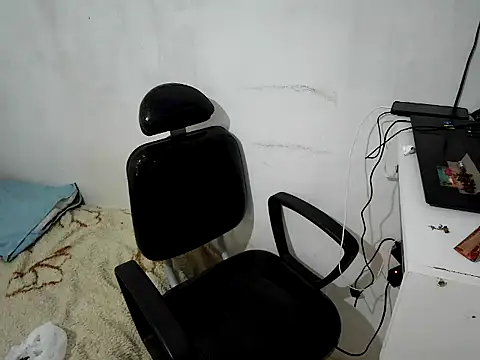 Snapshot of becmz chatting on March 8, 2026, 10:40 am becmz online show from March 8, 2026, 10:40 am