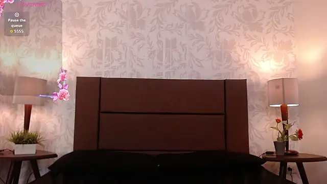 Snapshot of Ava_Raye chatting on October 21, 2025, 7:57 pm Ava Raye online show from October 21, 2025, 7:57 pm