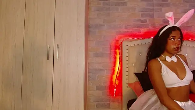 oliviarichard  online show from October 17, 2025, 8:21 pm