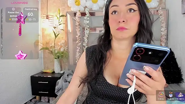 SALOMEE LEE online show from September 25, 2025, 5:41 pm