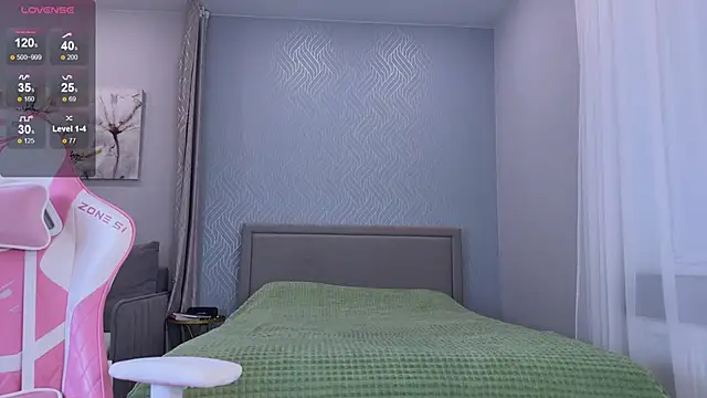 Madison Davies  online show from October 1, 2025, 4:28 am
