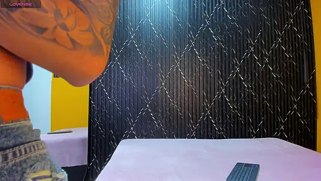 Snapshot of Miss_Ariaa chatting on October 7, 2025, 11:44 am Miss Ariaa online show from October 7, 2025, 11:44 am