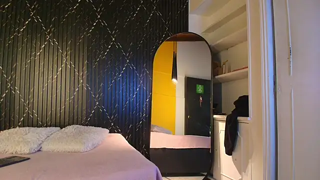 Snapshot of Miss_Ariaa chatting on November 11, 2025, 10:21 am Miss Ariaa online show from November 11, 2025, 10:21 am