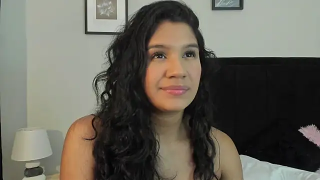 Lyria Diamond online show from November 30, 2025, 2:12 am