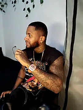 Jay Jhonson1 online show from November 13, 2025, 2:04 am