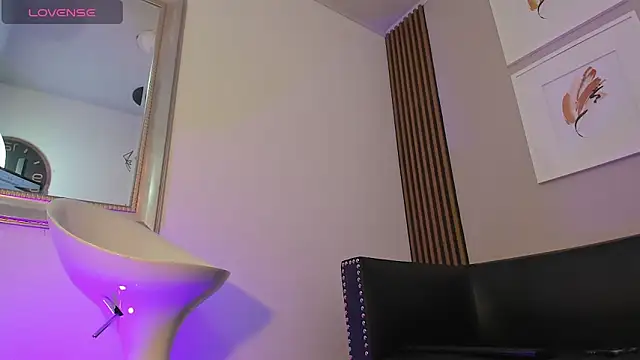 kevinn blue1 online show from October 21, 2025, 9:03 pm