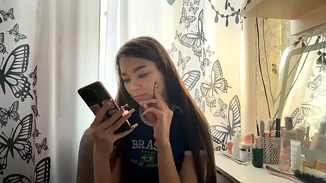 Cuteviola online show from February 3, 2026, 12:32 am