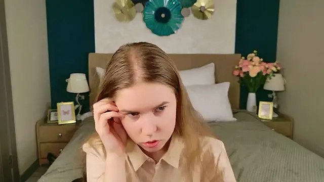 Alida Brice online show from December 19, 2025, 5:43 am