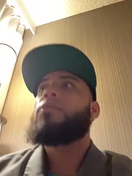 LeoPR00 online show from November 23, 2025, 11:48 pm