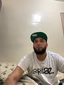 LeoPR00 online show from October 22, 2025, 11:47 pm