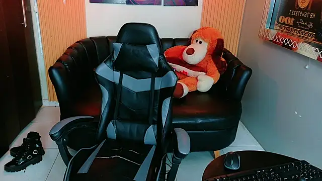 ElectrogoDdess online show from November 2, 2025, 2:44 pm