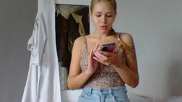 Lismera online show from September 18, 2025, 11:13 am