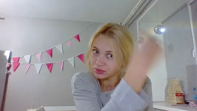 Lismera online show from September 20, 2025, 7:52 pm