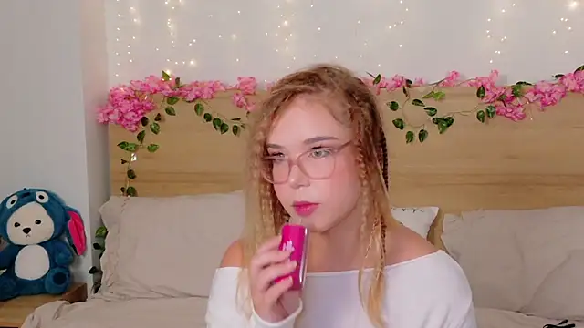 Snapshot of Lilith_Bonheur chatting on October 30, 2025, 8:28 pm Lilith Bonheur online show from October 30, 2025, 8:28 pm