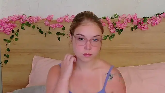 Snapshot of Lilith_Bonheur chatting on October 7, 2025, 10:00 pm Lilith Bonheur online show from October 7, 2025, 10:00 pm