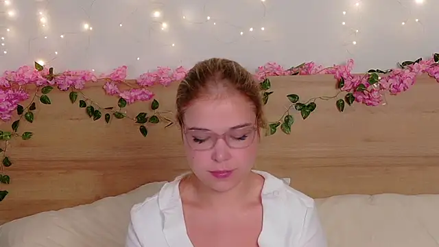 Snapshot of Lilith_Bonheur chatting on October 15, 2025, 8:06 pm Lilith Bonheur online show from October 15, 2025, 8:06 pm