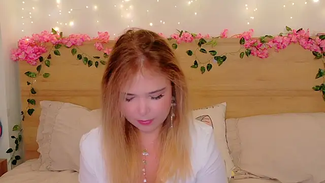 Snapshot of Lilith_Bonheur chatting on November 9, 2025, 10:03 pm Lilith Bonheur online show from November 9, 2025, 10:03 pm