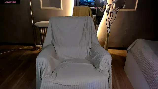 Selena Muse online show from November 14, 2025, 5:44 am