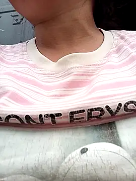 Luyen004 online show from April 2, 2026, 2:41 am