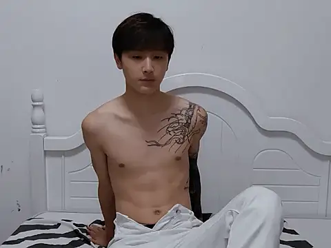 xiaoyi2563 online show from September 18, 2025, 1:36 pm