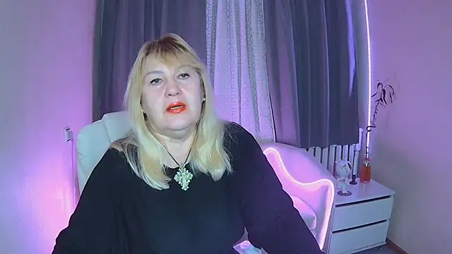 Snapshot of EmmaEllison chatting on November 14, 2025, 6:50 am EmmaEllison online show from November 14, 2025, 6:50 am