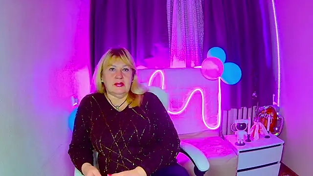 Snapshot of EmmaEllison chatting on October 8, 2025, 6:04 am EmmaEllison online show from October 8, 2025, 6:04 am