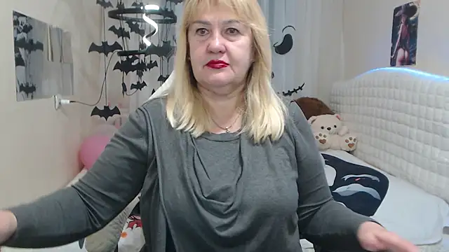 Snapshot of EmmaEllison chatting on October 29, 2025, 6:56 am EmmaEllison online show from October 29, 2025, 6:56 am