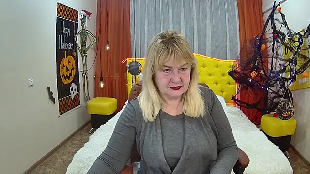 Snapshot of EmmaEllison chatting on October 21, 2025, 6:24 am EmmaEllison online show from October 21, 2025, 6:24 am