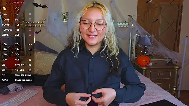 JuicyLullu online show from October 19, 2025, 5:54 am