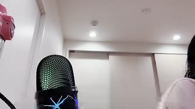 RIjiejie2 online show from November 15, 2025, 2:21 pm