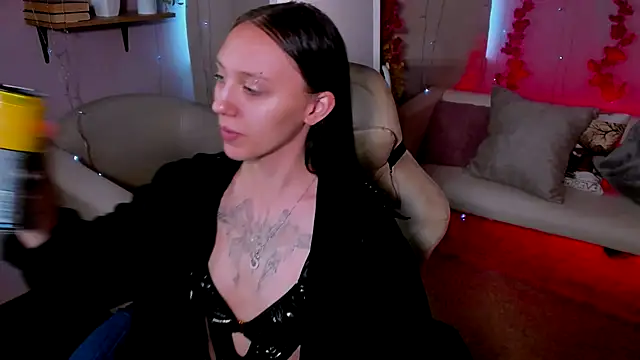 AdeliceLenoir online show from October 2, 2025, 1:47 pm