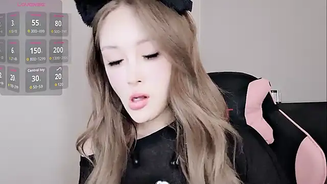 QiaoHui online show from December 2, 2025, 8:54 pm