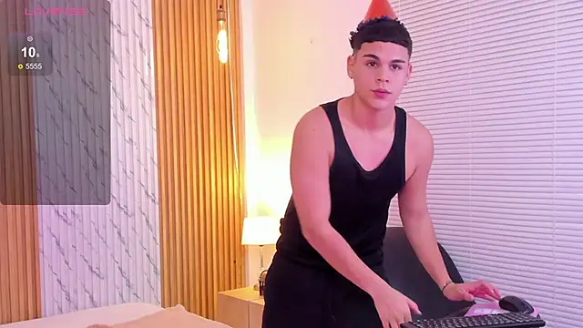 james jonnes online show from November 4, 2025, 8:12 pm