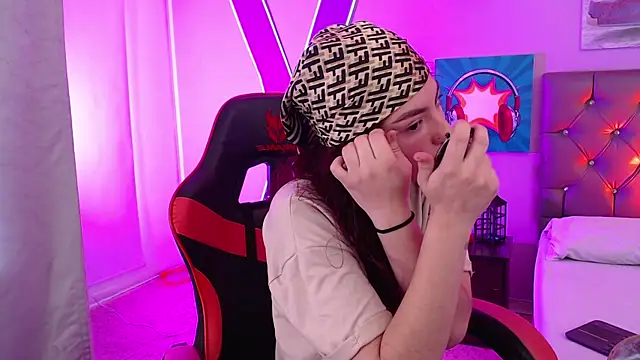 Snapshot of Sabriinaa_Foxx chatting on October 29, 2025, 12:48 pm Sabriinaa Foxx online show from October 29, 2025, 12:48 pm