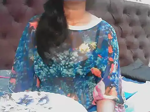 short girl  online show from October 15, 2025, 4:26 pm