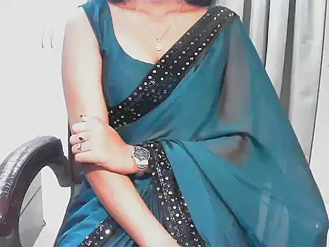 short girl  online show from November 3, 2025, 4:43 pm