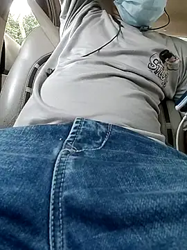 lickingspecilist online show from October 8, 2025, 11:01 am