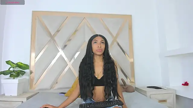 angelkyraasm online show from May 23, 2026, 12:37 pm