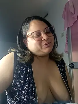 Chiki hot92 online show from October 14, 2025, 6:19 pm